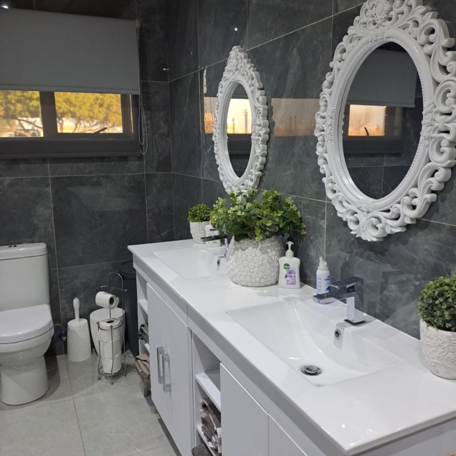  Bedroom Property for Sale in Oranjeville Free State